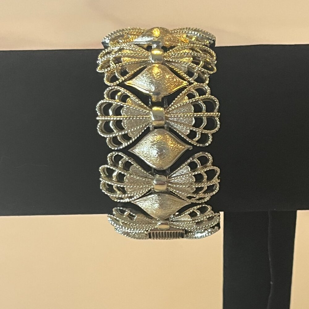 Vintage Coro Pegasus Filigree Bow Link Bracelet